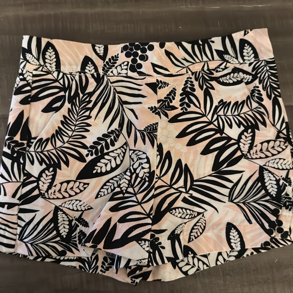 Janie and Jack Girls 5T White Shorts with Black and Pink Leaf-Print - Picture 2 of 9